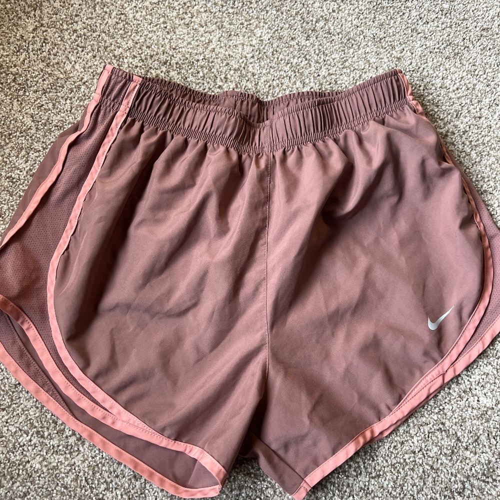 Women’s Nike tempo mauve/pink shorts medium
